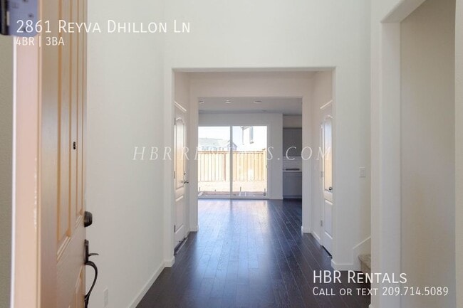 Building Photo - TRACY HILLS - Four Bedroom Spectacular Hom...