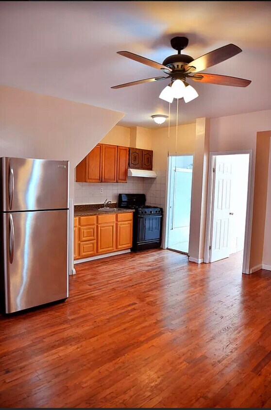 Living room/ kitchen - 470 47th St