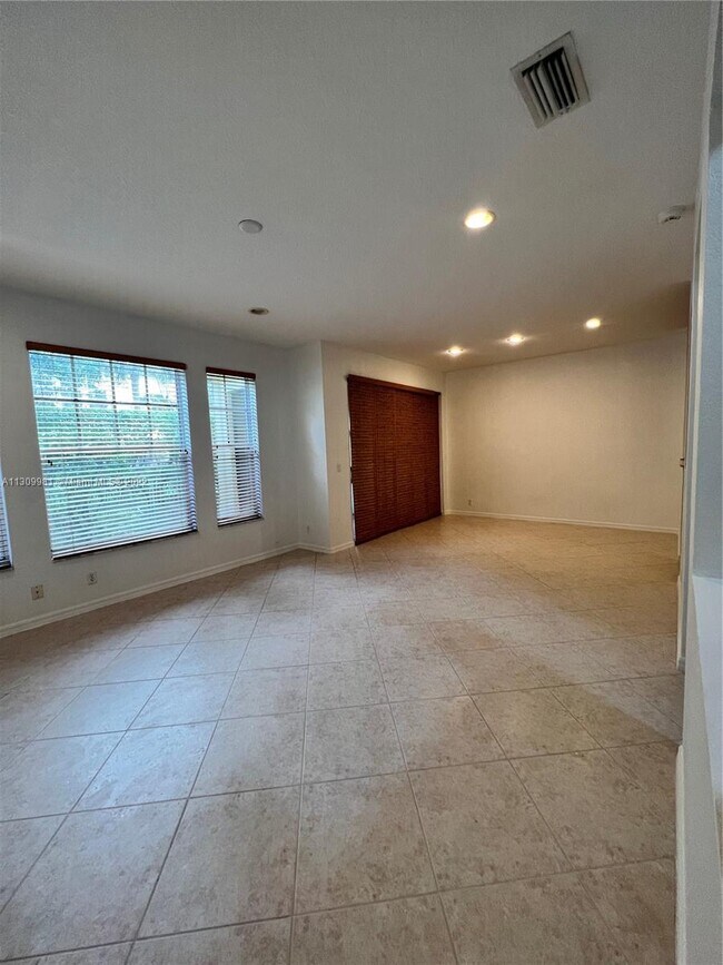 Foto del edificio - 5737 NW 119th Dr