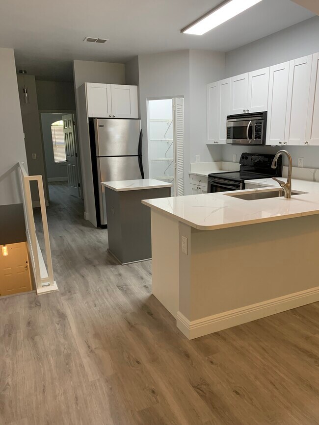 KITCHEN - 2250 Portofino Pl