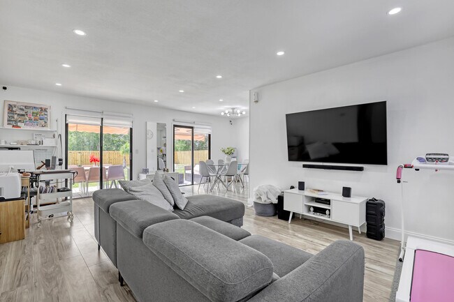 Foto del edificio - 2055 SE West Dunbrooke Cir