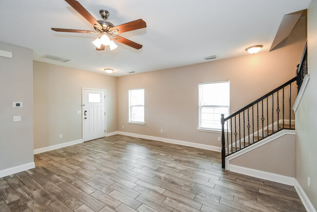 Building Photo - 522 Meldrum Ln