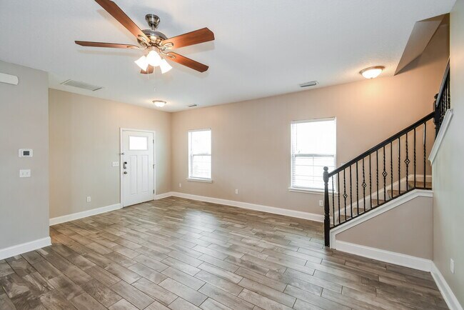 Foto del edificio - 522 Meldrum Ln