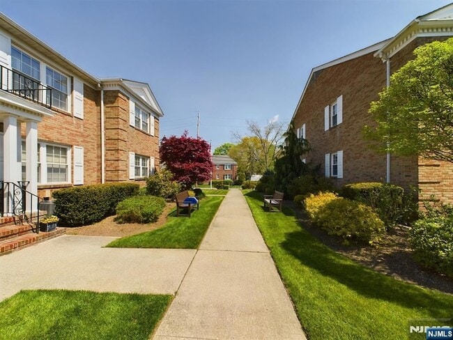 Photo - 364 E Ridgewood Ave Apartment