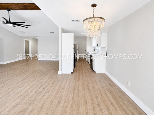 Building Photo - 6906 Feather Creek Dr