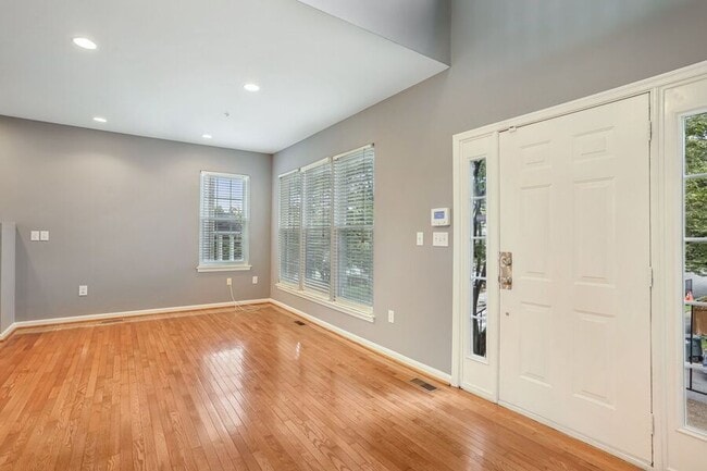 Photo - 3322 Oxon Run Rd SE House