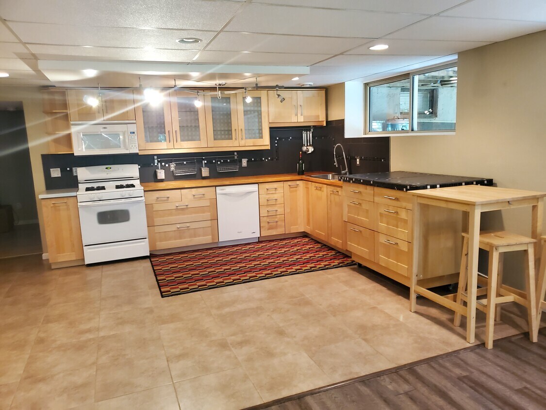 KITCHEN - 2071 Skyway Dr
