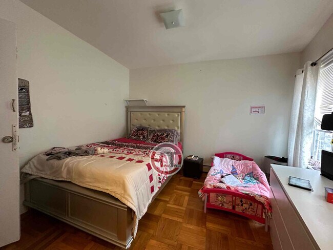 Foto del edificio - 2859 Buhre Ave