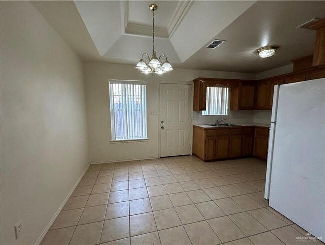 Building Photo - 27 E Quail St