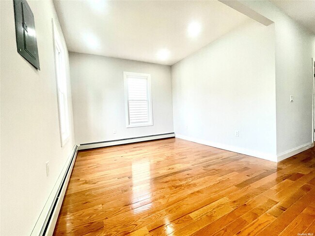 Foto del edificio - 681 E 235th St