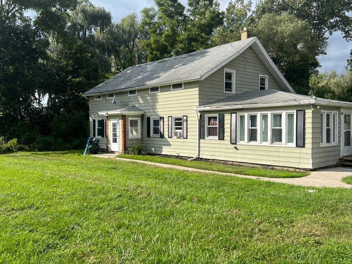 Foto principal - 5394 W Ridge Rd