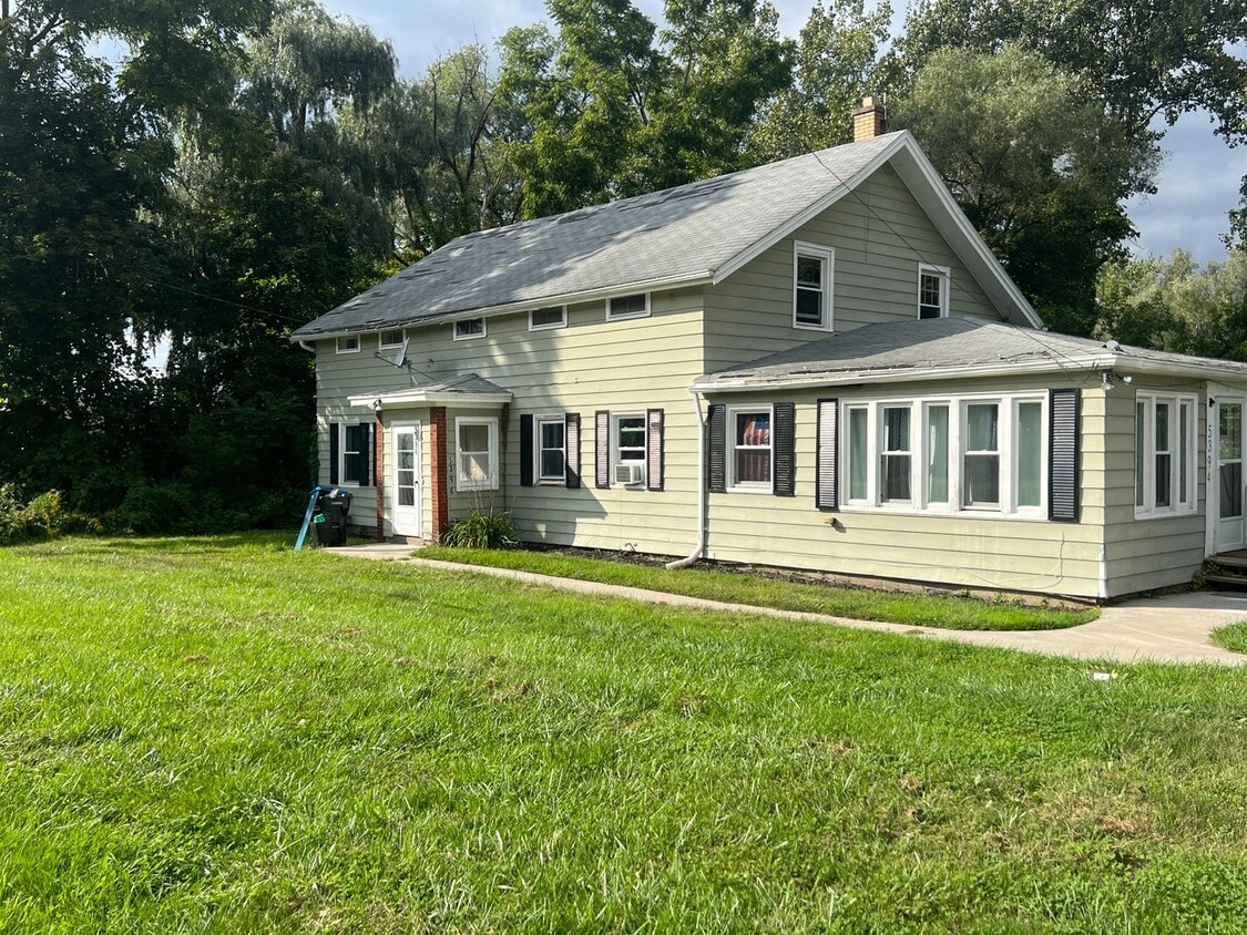 Primary Photo - 5394 W Ridge Rd