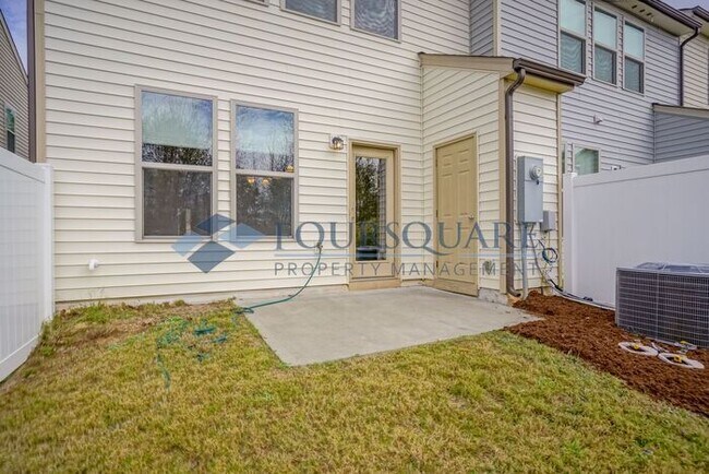 Building Photo - Spacious 3-Bed, 2.5-Bath Townhome with Washer/ Dryer Included – Located in Carlton Park Community