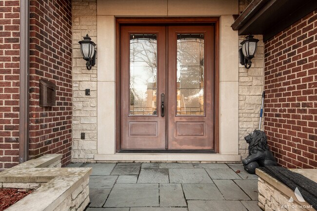 Foto del edificio - 10001 Montrose Ave