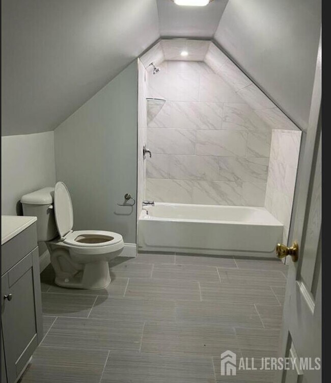 Foto del edificio - 1061 King Georges Post Rd