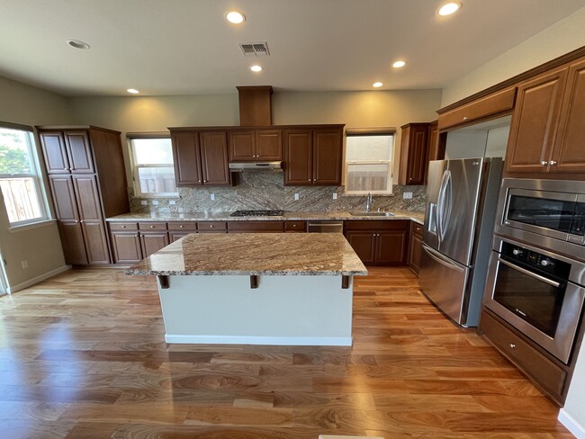 Kitchen - 1871 Worthington Cir