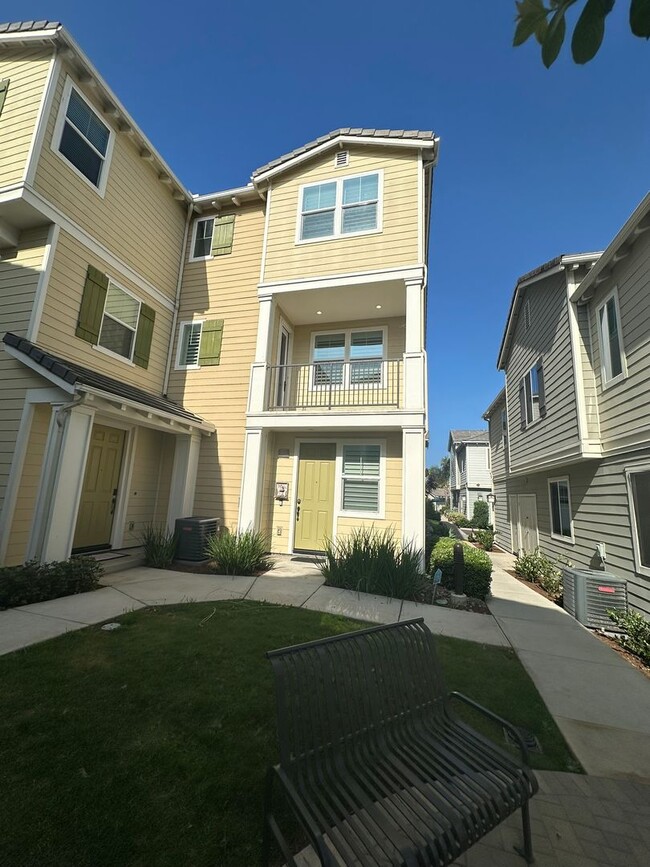 Building Photo - 516 Shorebird Way