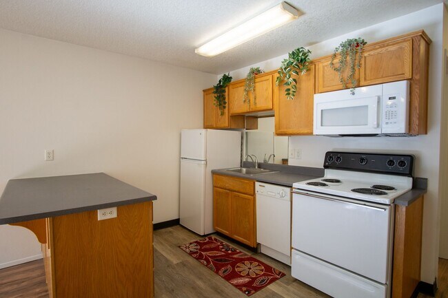 Building Photo - Top Floor 1Bdr w/Modern Appliances + Washe...