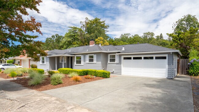Building Photo - 2041 Terrace Way