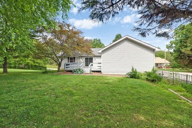 Building Photo - 2 bedroom / 2 bath + bonus room located in...