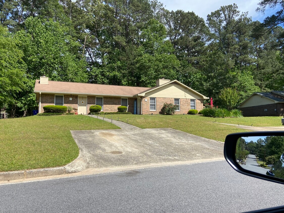 Primary Photo - 330 Chase Dr