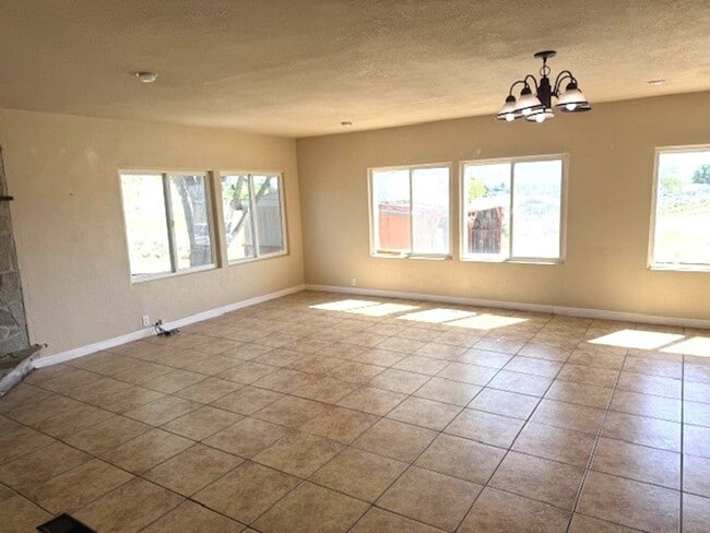 Building Photo - Large manufactured home in Spring Creek