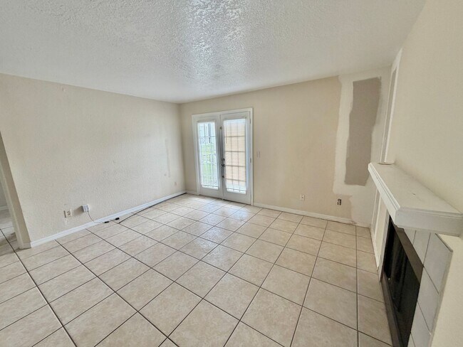 Building Photo - Orlando - 2 Bedroom, 1 Bathroom - $1495.00