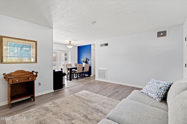 Foto del edificio - 8440 Frost St N