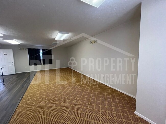 Foto del edificio - 27 Notch Shopping Center Ln