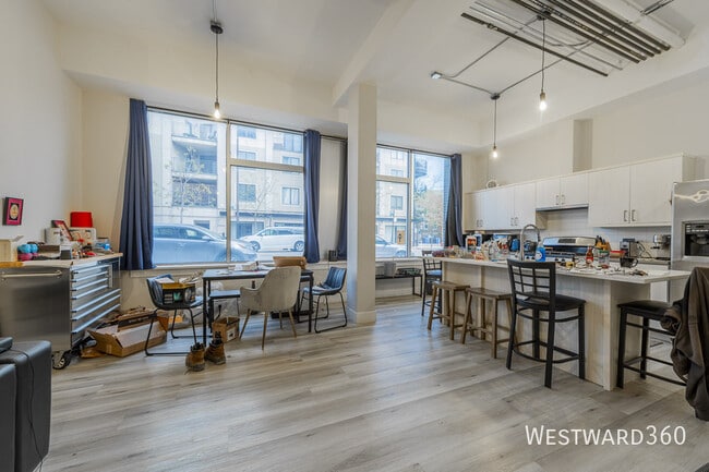 Photo - 880 N Milwaukee Ave Apartment