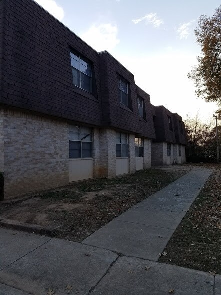 Primary Photo - 1114 E 9th St