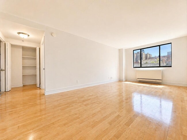 Foto del edificio - 323 W 96th St