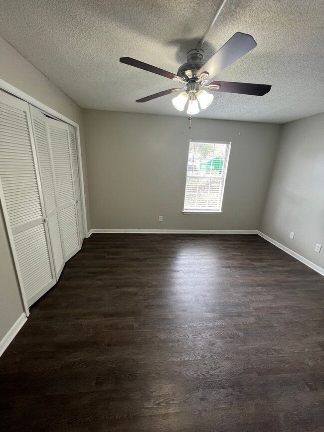 Foto del edificio - Lakewood Commons 1 BR available in August!