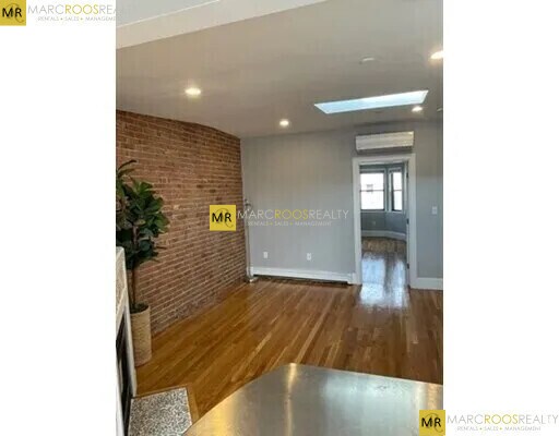 Building Photo - 806 Tremont St