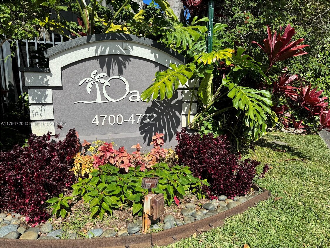 Foto principal - 4702 SW 67th Ave