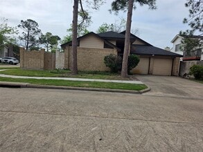 Building Photo - 7803 La Rochelle Cir