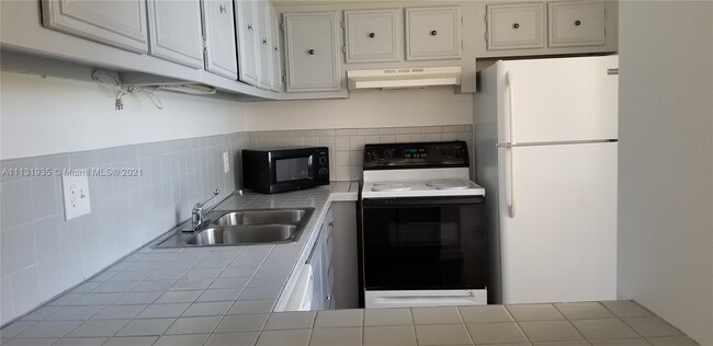 Building Photo - 9470 Live Oak Pl