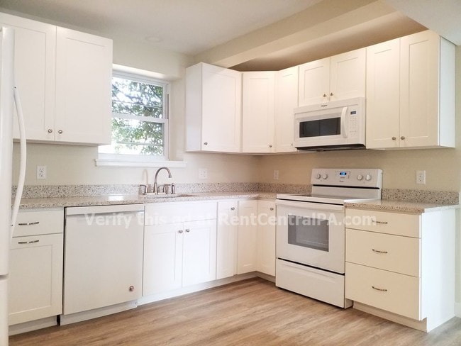Building Photo - 305 W Willow St Apt 101