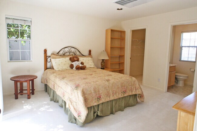 Building Photo - 5950 Killarney Cir