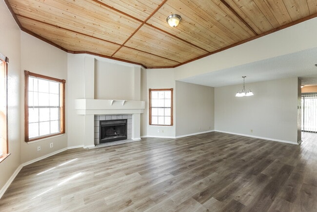 Foto del edificio - 8743 Ridge Moon Dr