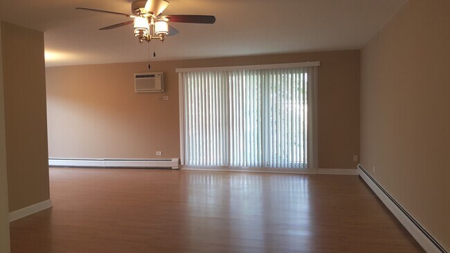 Foto del edificio - 10440 Mason Ave