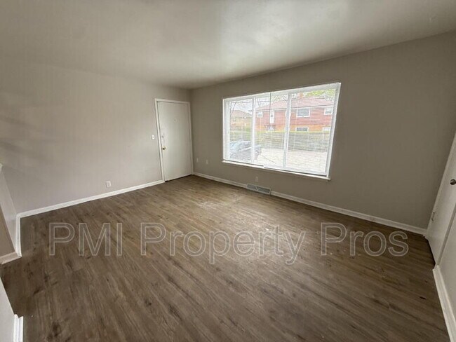 Foto del edificio - 7701 W Hampton Ave