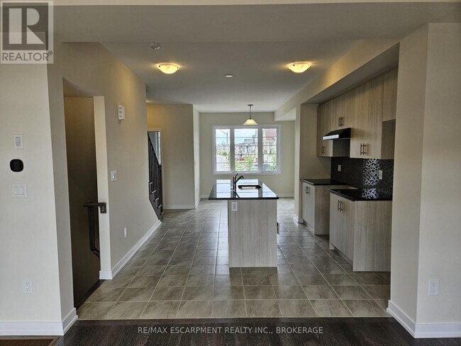 Building Photo - 205 Melody Ln