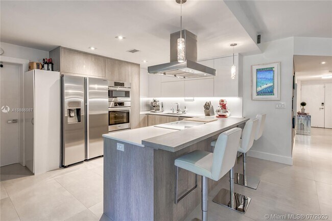 Building Photo - 121  Crandon Blvd 250 Key Biscayne Fl 33149