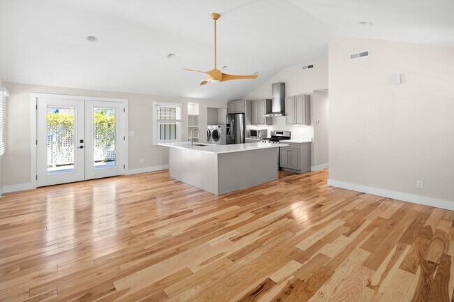 Foto del edificio - Beautiful Home - Excellent Kenilworth Location!