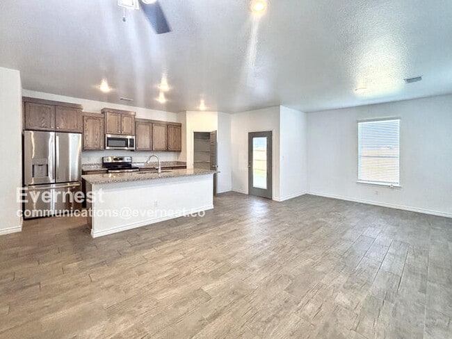 Building Photo - 2239 Hornbeam St