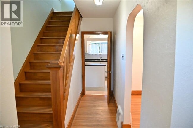 Photo du bâtiment - 185 Highland Rd W