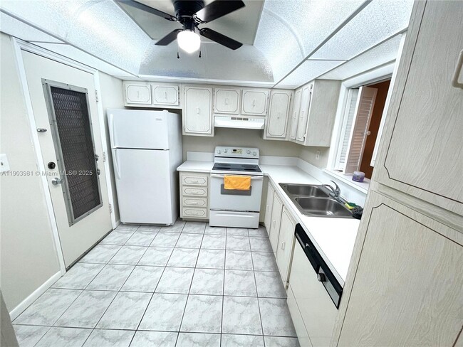 Foto del edificio - 403 NW 68th Ave