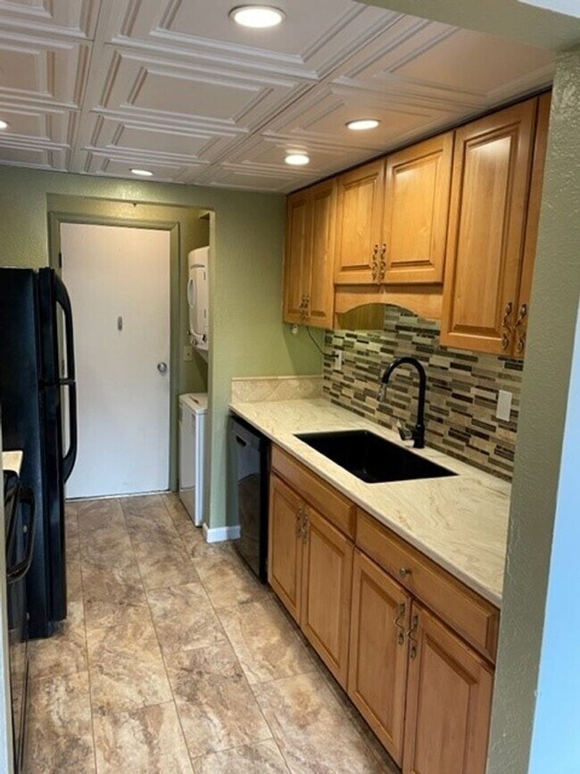 Building Photo - Spacious Townhome in Arvada