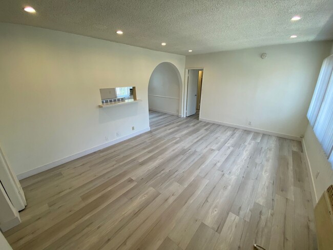 Building Photo - 3729 Clarington Ave